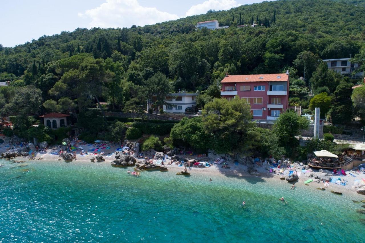 Beachfront Apartment Rosa Del Mar Jardin Moscenicka Draga Exterior photo